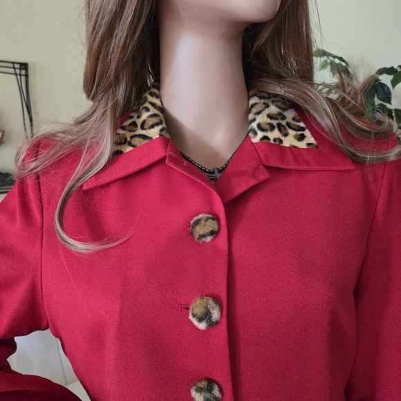 Lew Magram Red Woman's Business Suit with Leopard Print Collar & Cuffs, Size 12 - Picture 13 of 14